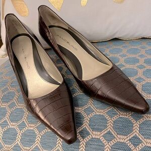 Bandolino 7.5 Dark Brown heel shoes.